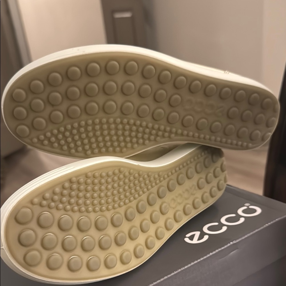 ECCO
Women's Soft VII Leather Lace Up Sneakers Size US 6-6.5 / EU 37❣️🙂 - Picture 12 of 16